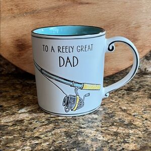🎣 NWT Spectrum Designz “ To Reely Great Dad” Embossed 21 oz Mug